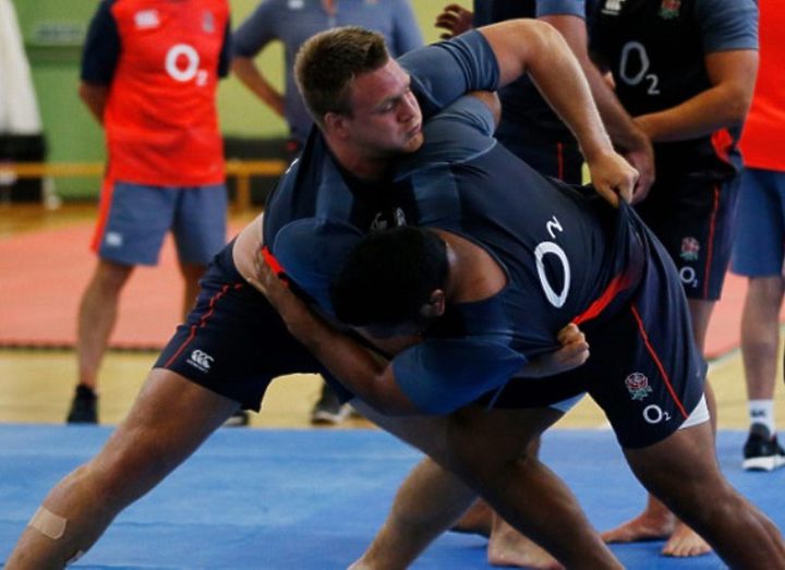 Сборная Англии занялась дзюдо