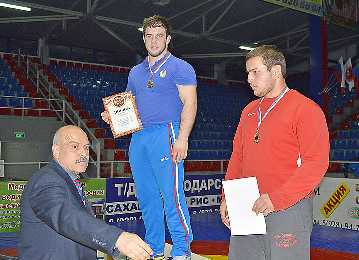 Легкая победа тяжеловеса из Каспийска