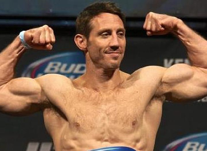 ТИМ КЕННЕДИ ПОВЕСИЛ ПЕРЧАТКИ НА ГВОЗДЬ