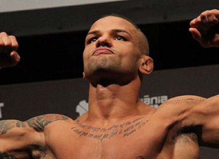 Тиаго Алвес против Патрика Коте на UFC 210