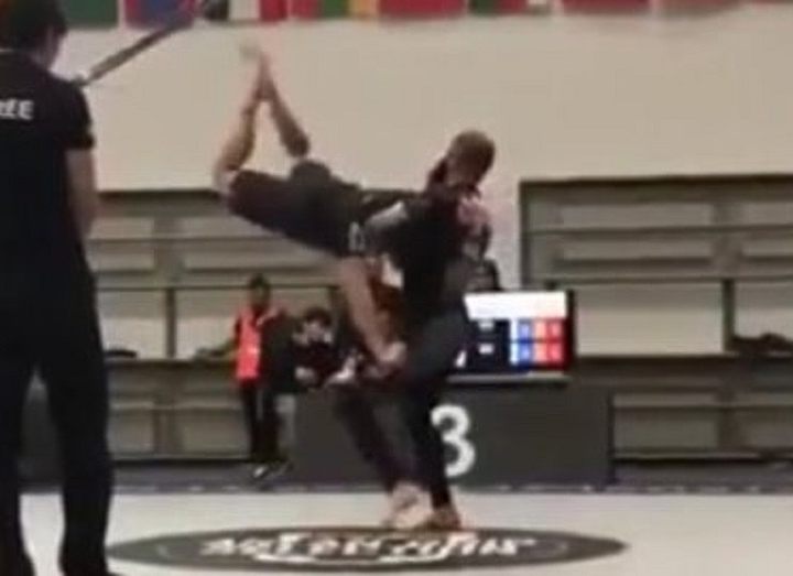 Казахстанский боец применил зрелищный прием