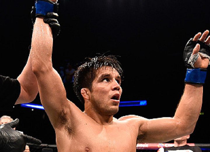 Генри Сехудо против Серджио Петтиса на UFC 211