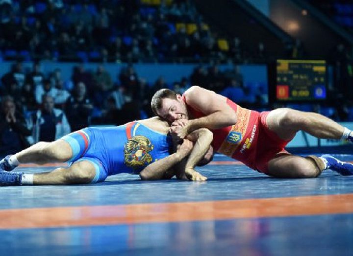 Яркий праздник мастеров ковра в городе каштанов