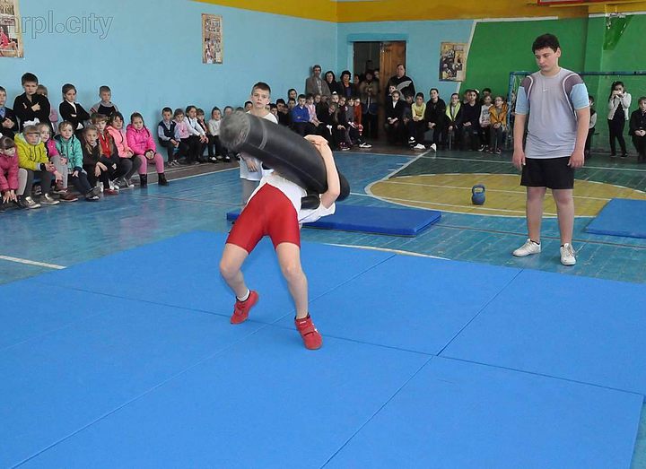 В Мариуполе прошел мастер-класс по греко-римской борьбе, посвященный участнику АТО Алексею Васюкову