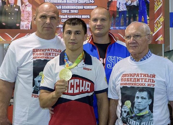 Воспитанника-чемпиона отобрали у тренера Карелина и Власова