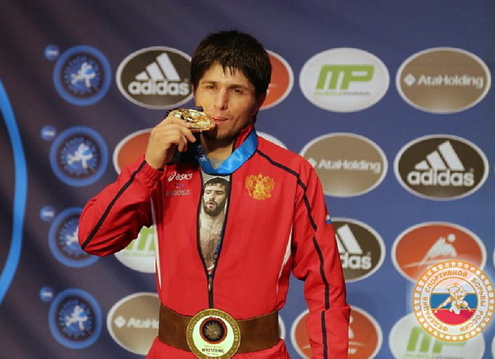 После трех операций на одном колене...