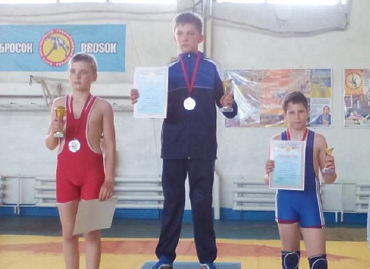 Славянские спортсмены завоевали медали на Кубке Донбасса по греко-римской борьбе