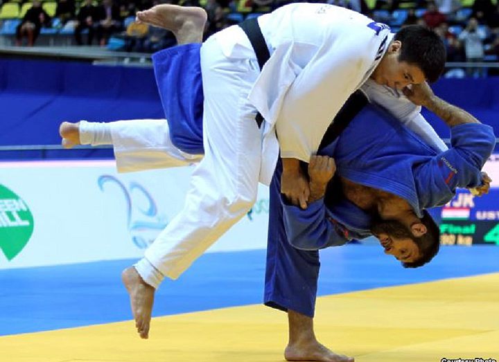 Комроншох Устопириён стал двукратным чемпионом Азии