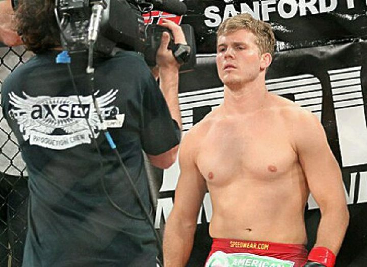 МОЛОДОЙ ПРОСПЕКТ ЛОГАН СТОРЛИ ПОДПИСАН В BELLATOR