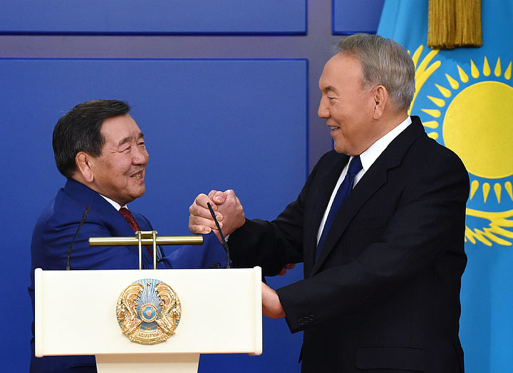 Нурсултан Назарбаев наградил Жаксылыка Ушкемпирова