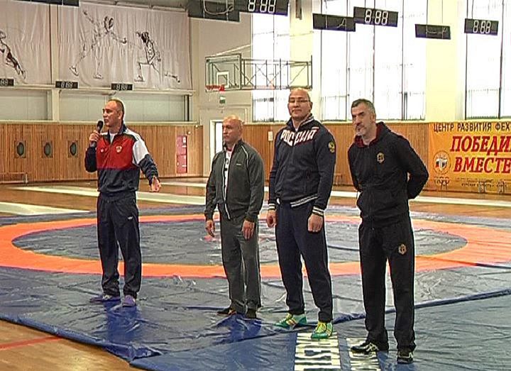 Олимпийские чемпионы дали в Курске мастер-класс по вольной борьбе