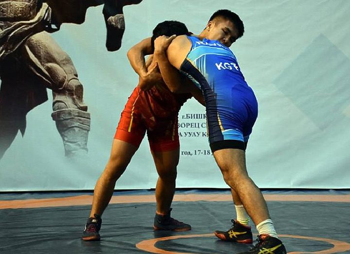 Сборная Кыргызстана по вольной борьбе в Алматы готовится к чемпионату мира
