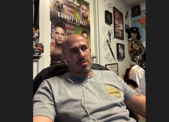 ДЖОНС – ОЧЕНЬ ХОРОШИЙ ПАРЕНЬ И МНОГО ПОМОГАЕТ ЛЮДЯМ”